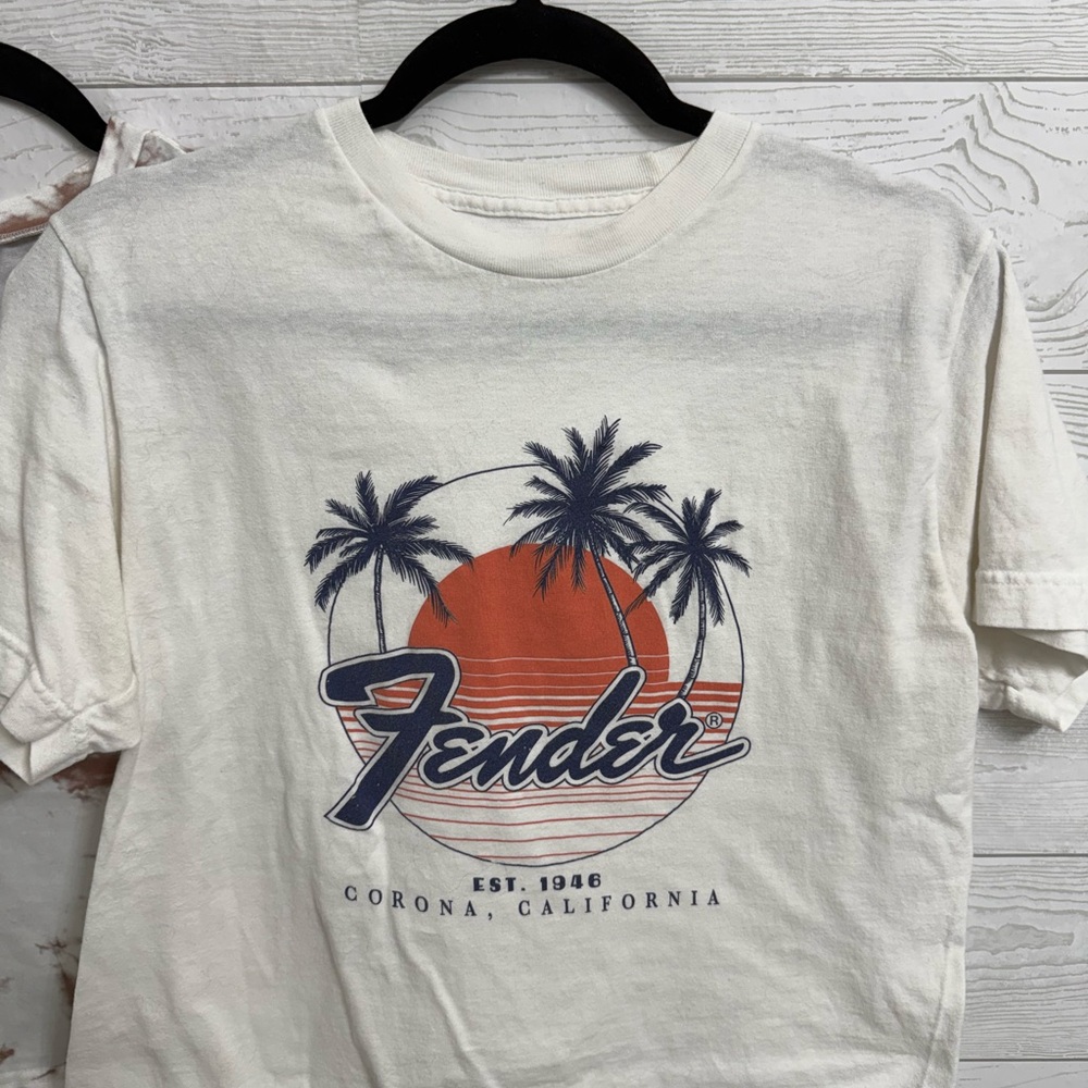 Pair Of Women’s White Cropped Short Sleeve Tee Shirts. Size S - Picture 3 of 6